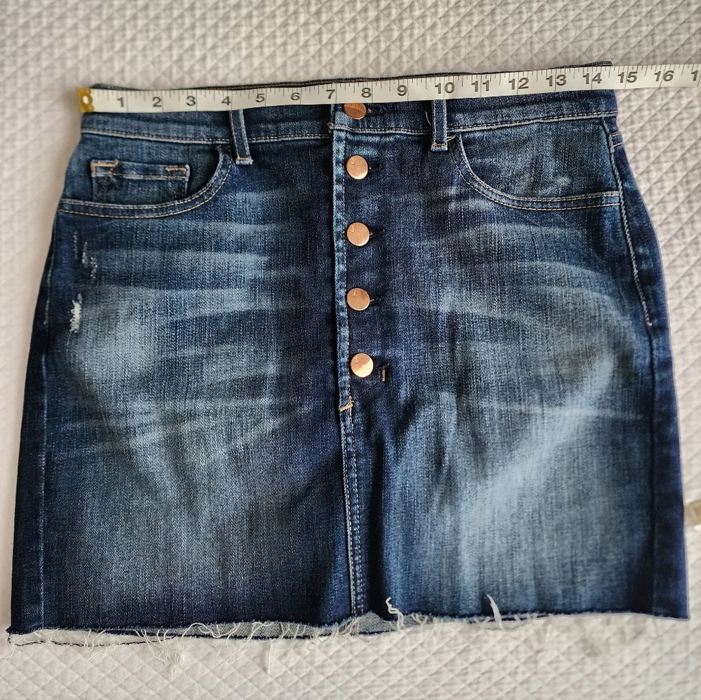 J Brand straight buttoned skirt. 5 pockets. Raw hem. Amost new. - Picture 4 of 7